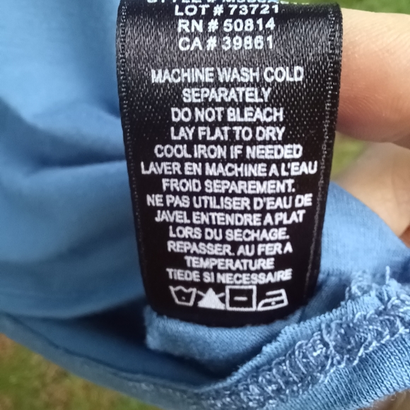 TAHARI SHORT SLEEVE BLUE VNECK TOP NWT SIZE MEDIUM - Picture 7 of 14